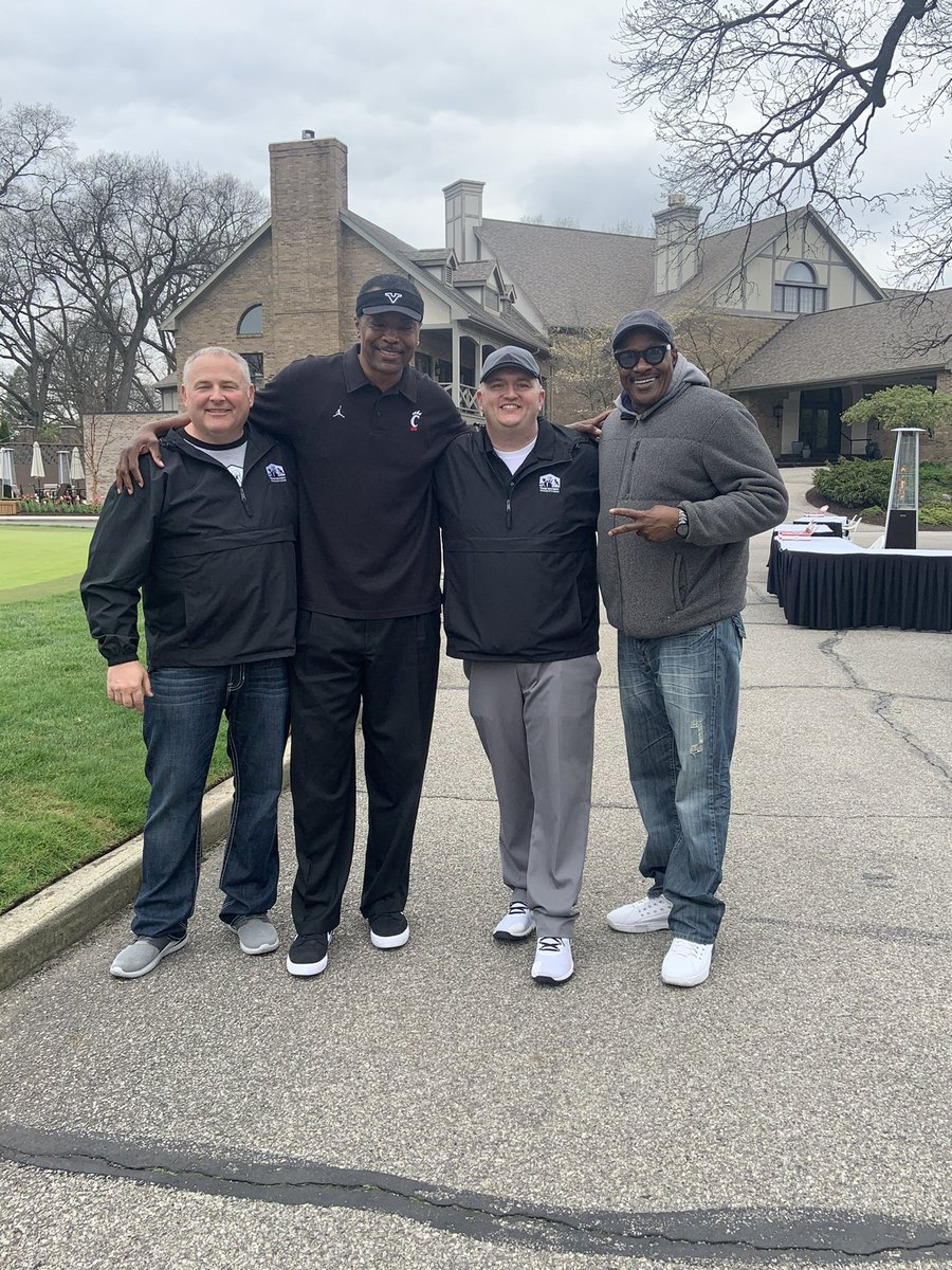 CorieBlount's tweet photo. Great Day with some NBA Legends, Jordan and Team Odyssey at the @DennisHopson Charity Event in Toledo, Ohio. Thanks for the invite and look forward to next year๐
#CharacterChangesCommunities #StaminaSpeaking https://t.co/Y6p9nXXoqq