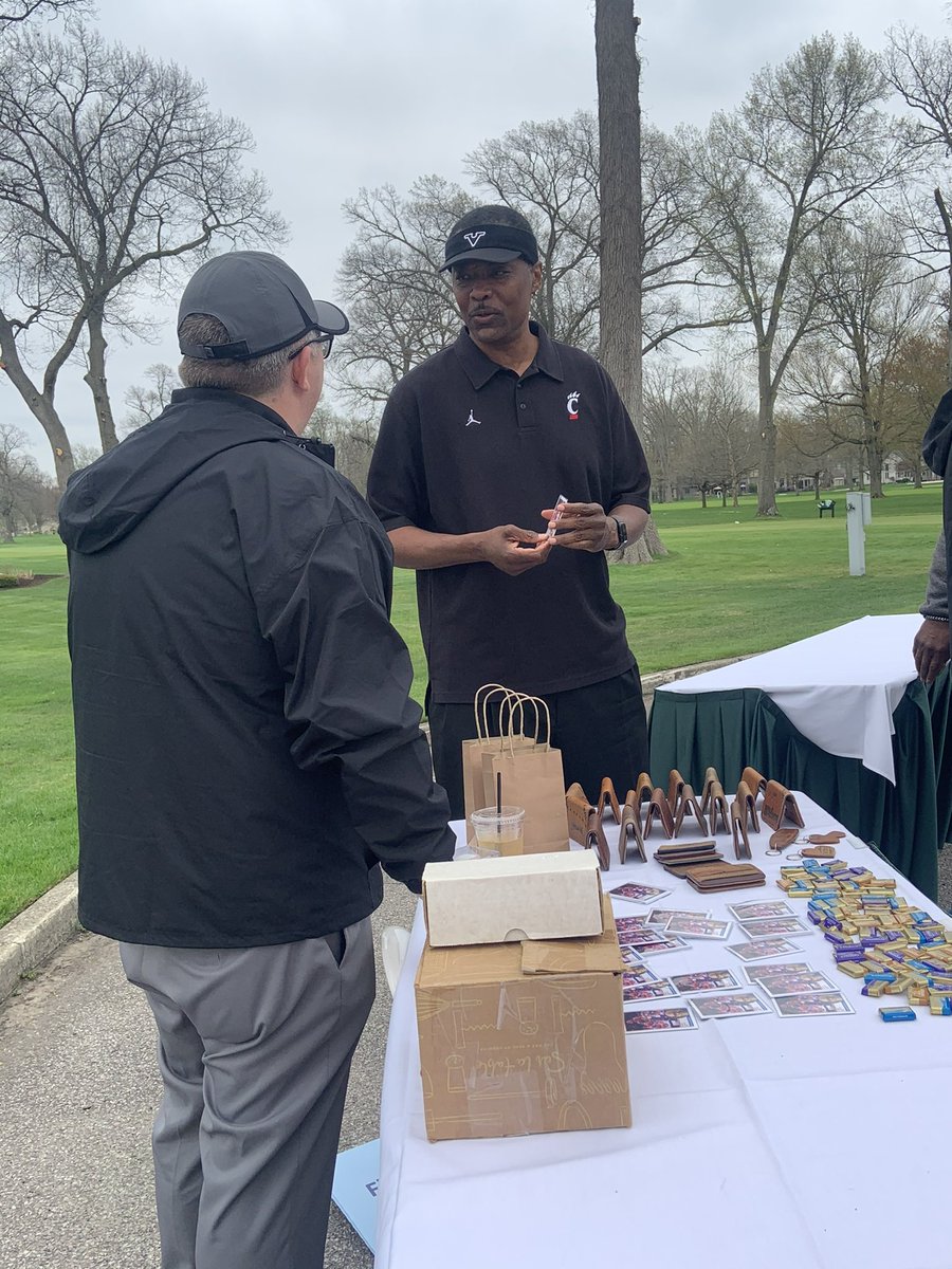 CorieBlount's tweet photo. Great Day with some NBA Legends, Jordan and Team Odyssey at the @DennisHopson Charity Event in Toledo, Ohio. Thanks for the invite and look forward to next year๐
#CharacterChangesCommunities #StaminaSpeaking https://t.co/Y6p9nXXoqq