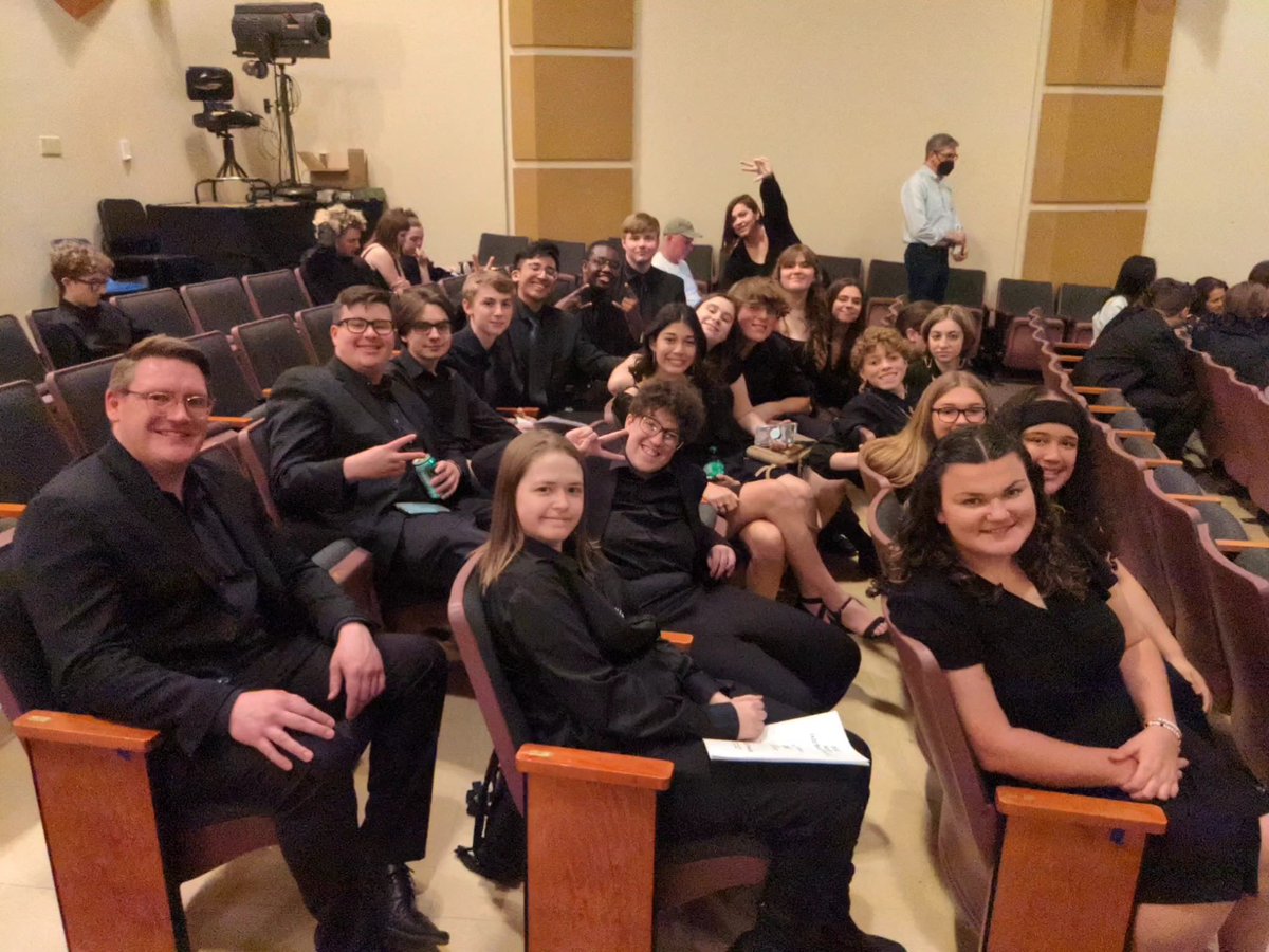 SHSPrincipalGKs's tweet photo. Congratulations to our Jazz Band who finishes d 5th overall in the State!!! Never been done before in school history. GKs! https://t.co/Wr4Gmjvjo3