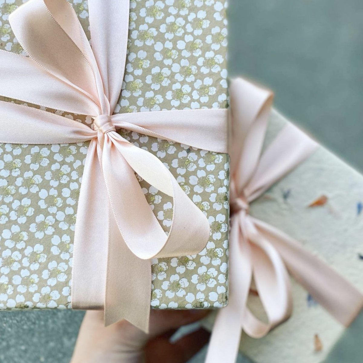 Paper_Source's tweet photo. Need your Mother’s Day gifts wrapped? We’ve got you covered! We have all of the pretty papers and ribbons to create the perfect combination!
#papersource #mothersday #mothersdaygift #giftwrapping #wrappingpaper #giftwrap #giftwrapservice #wrappedgifts https://t.co/QJfryGr1Gw