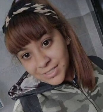 desaparecidaorg's tweet photo. Angelina Maciel tiene 16 años, desapareció el 30/4 en Rosario, provincia de Sanrta Fe. Vestía campera pilotin negra y zapatillas Nike color piel. Por favor compartir, y si la ven avisar #URGENTE al ☎️ 341-6009091, o al 911

#EmpalmeGraneros #Rosario #SantaFe https://t.co/pqNOhMuxlA