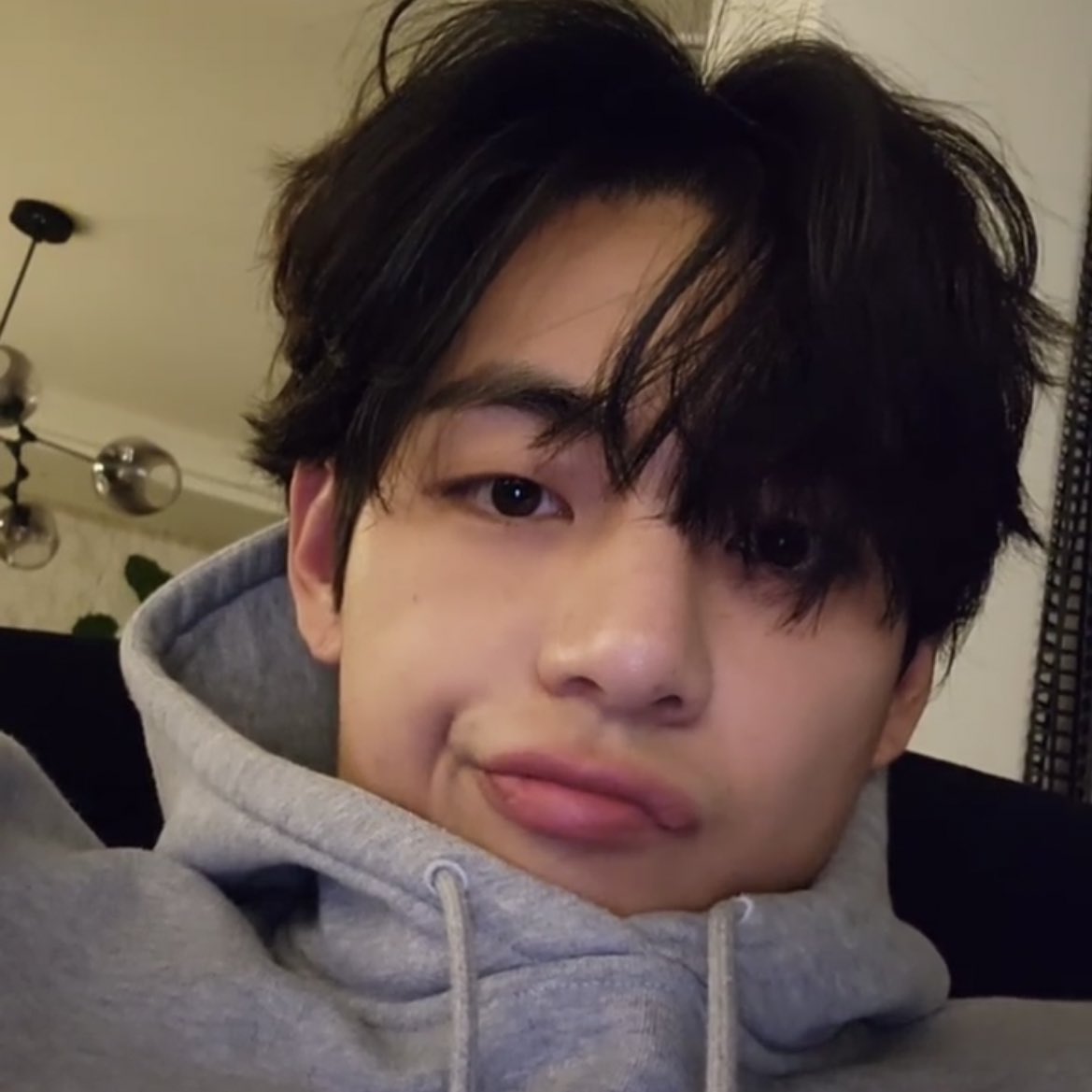jvnggkuk's tweet photo. oh i adore him https://t.co/6o9OSnetaj
