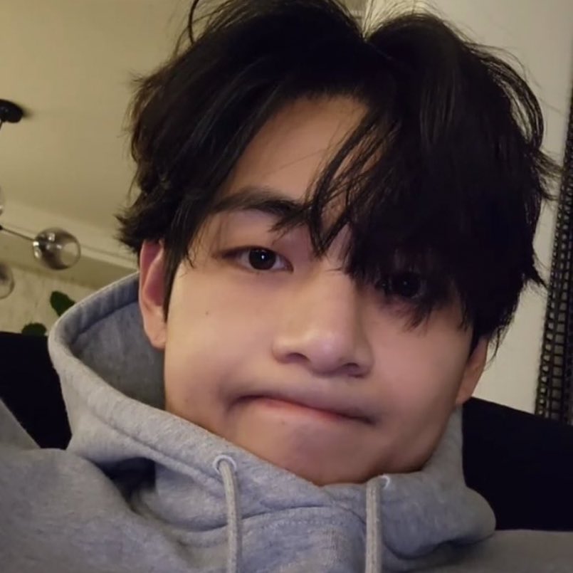 jvnggkuk's tweet photo. oh i adore him https://t.co/6o9OSnetaj