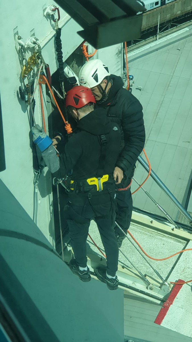 Hose Rhodes Dickson tweet media