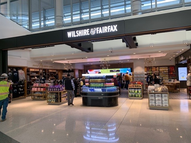 flyLAXairport's tweet photo. Need a snack or drink before your flight? Forget to buy gifts for friends and family? Hudson's Wilshire & Fairfax is now open near Gate 202 in the West Gates at Tom Bradley Int'l. #shopandfly https://t.co/2dtpo4Mmxi