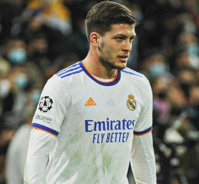 elchiringuitotv's tweet photo. 🟡LUKA JOVIC SE OFRECE AL DORTMUND (Vía 'Sport1')

🇷🇸 El delantero serbio quiere volver a la Bundesliga donde marcó 40 goles con el Eintracht. 

❌Jovic no juega con el Real Madrid desde el 12 de febrero. https://t.co/T3cLnDC7jn