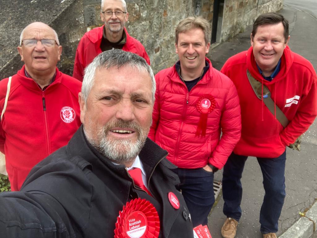 GraemeDownieMP's tweet photo. Another great @LabourWestFife @FifeLabour #LabourDoorstep session in Dunfermline North for @CllrHaldane. People here want Cllrs who focus on local issues and that's why they're voting @ScottishLabour on Thursday. #VoteLocalVoteLabour. https://t.co/koYpWxWmn1