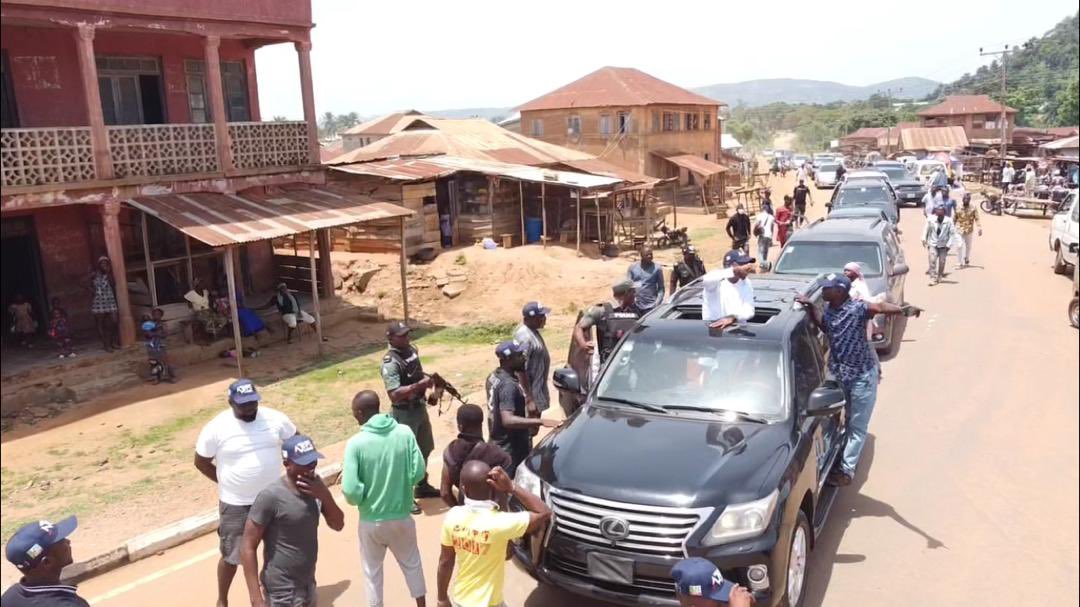 shadowenny's tweet photo. The arrive of @AjipeAlex , the incoming Ondo North Senator in Okeagbe.
#VoteAjipe
#Ajipe
#Ajipe4senate
#irawoola
#freshideas
@OndoAPC
@SenBoroffice
@RotimiAkeredolu https://t.co/UzK83ZI1Tq