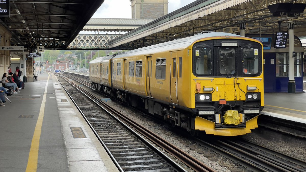 BenBroomfield_'s tweet image. @networkrail’s Track Assessment Unit, 950001 with 2Q08 to Plymouth Park Siding.

Nice to see this little unit going about it’s business here! 

#DispatchersOfTwitter #class950 #networkrail #unit #track #rail #railway #station #train #trains #railways