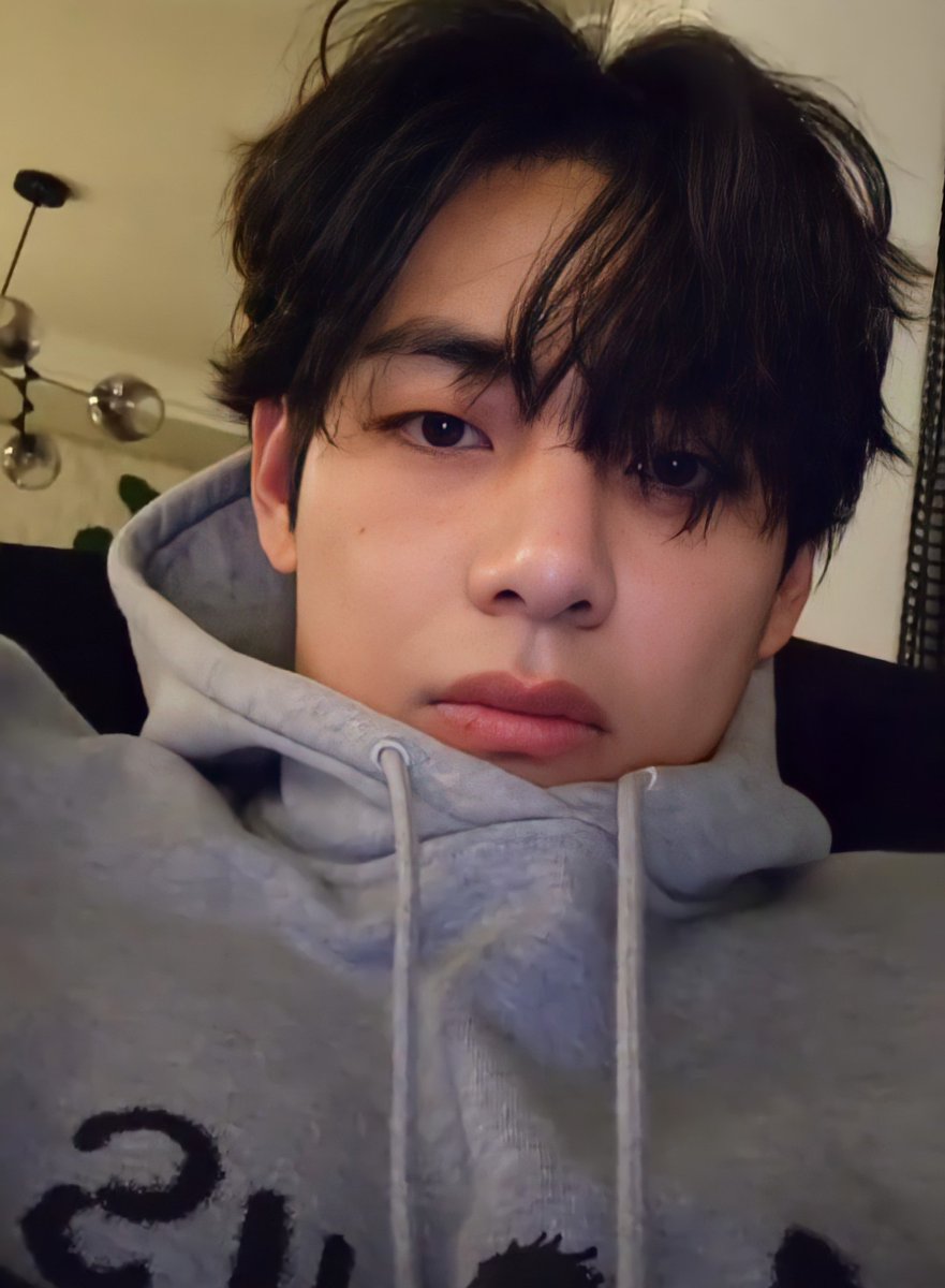 rahmdess27's tweet photo. [HD] KIM TAEHYUNG!!!!!!!!!!! 🧎🧎🧎 https://t.co/XK0hbY8lIn