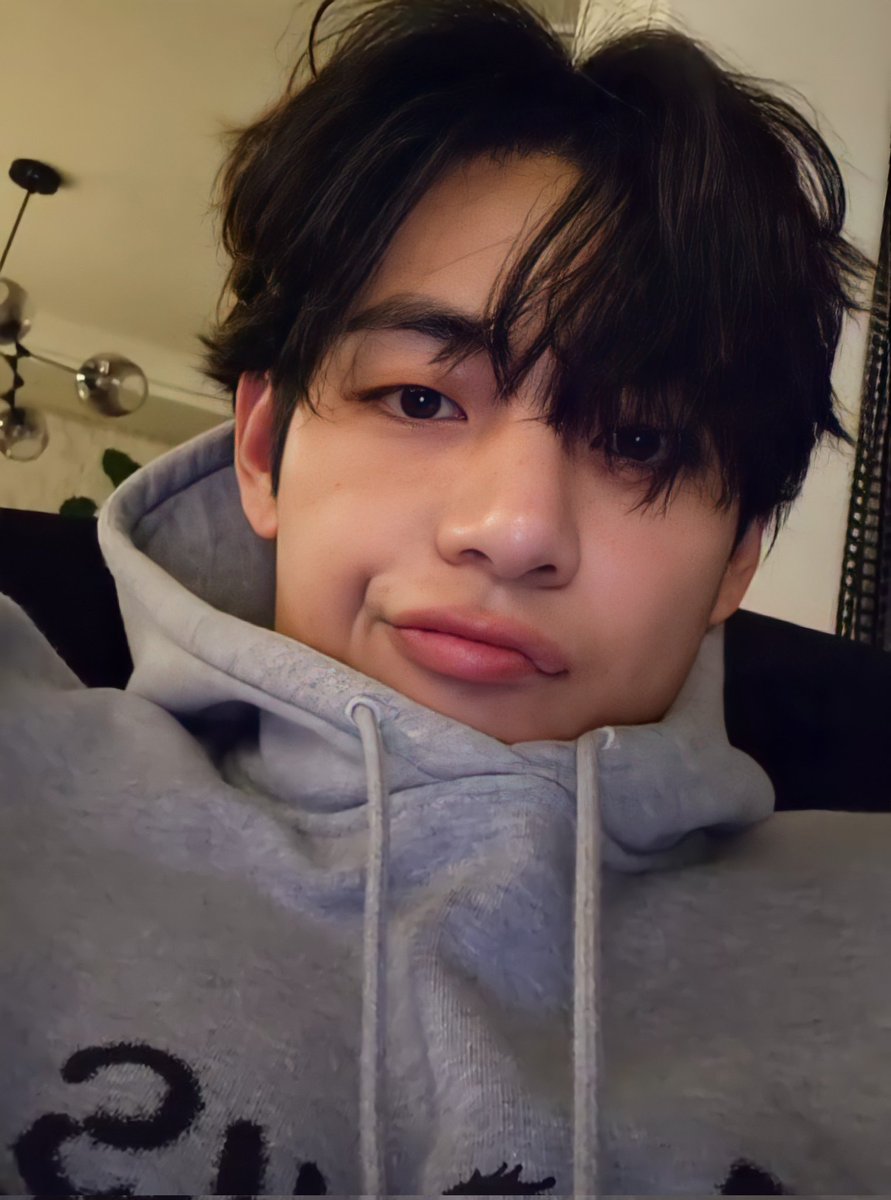 rahmdess27's tweet photo. [HD] KIM TAEHYUNG!!!!!!!!!!! 🧎🧎🧎 https://t.co/XK0hbY8lIn