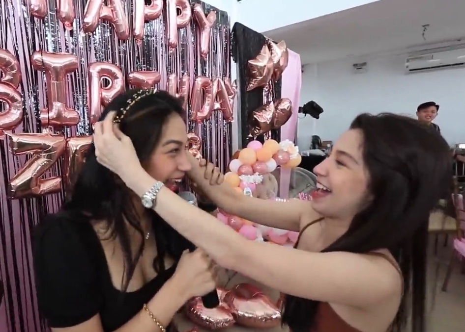 Cimbree1's tweet photo. the consistent love of ate donna to the two zebbiana 🥹🤍

@ZeinabHarake11 @DJBDonna 
https://t.co/4yGAKQzHw5 https://t.co/BLjPaYxnmG