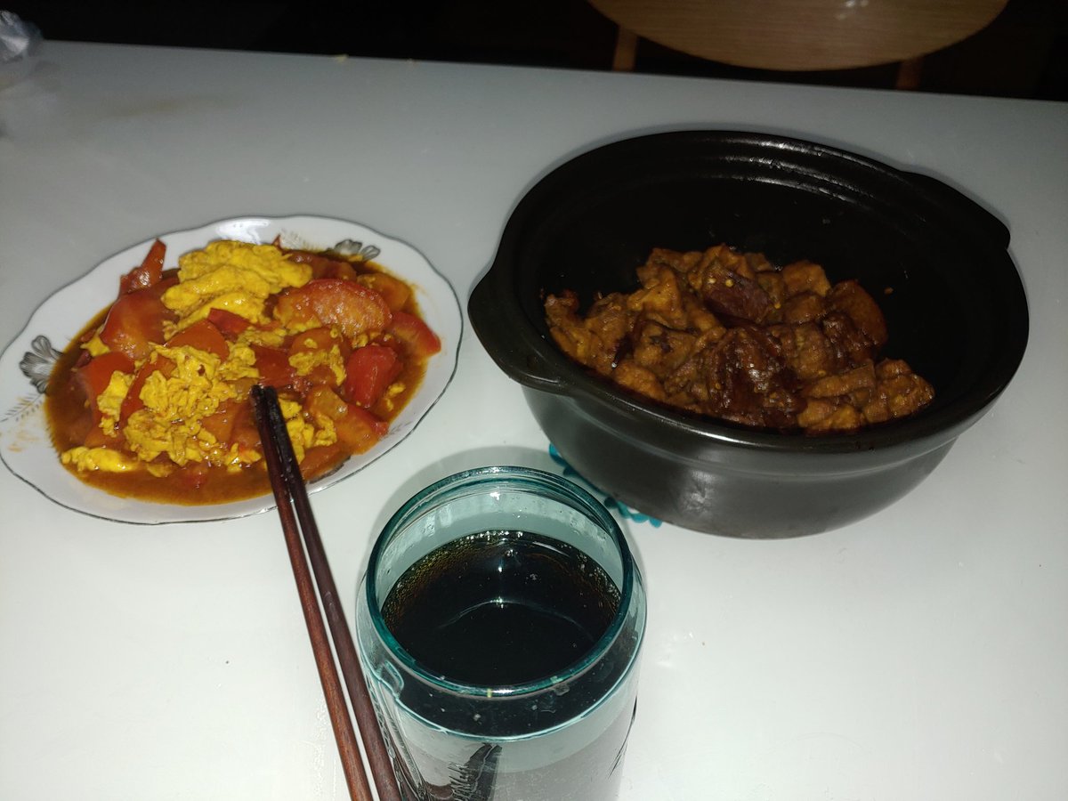 捣蛋猫说：我妈已经三天没有打我了。
我说：我已经三天不喝酒了。[捂脸]
网上有人说，绞死普京，我也觉得挺解气，可三分钟以后就想问：绞死普金一个人不难，分裂的俄罗斯永远隔绝在欧洲之外，分裂的、以“罗马第三帝国”自居的俄罗斯能去哪里？融入亚洲？他们的人和核武会怎样融入亚洲？
求高人指点。