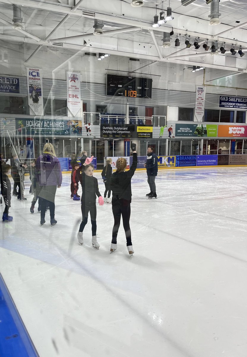 ⛸ Another excellent ice skating session,thanks <a href="/Ice_Dundee/">Ice Dundee</a> Children are progressing well every week 🌟 We now have children now attending the ‘Learn to Skate’ programme as a result of the tasters 🎉 <a href="/tealing_ps/">Tealing PS</a>  <a href="/Strathmartineps/">Strathmartine PS</a> #School2ClubLinks #Opportunities #ActiveForfar
