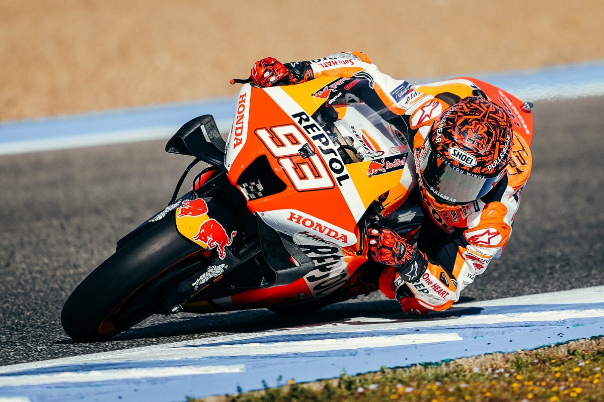 HRC_MotoGP's tweet photo. Who loves a testing helmet?! @marcmarquez93 loves a testing helmet.

@pullandbear https://t.co/LZafPeQPw8