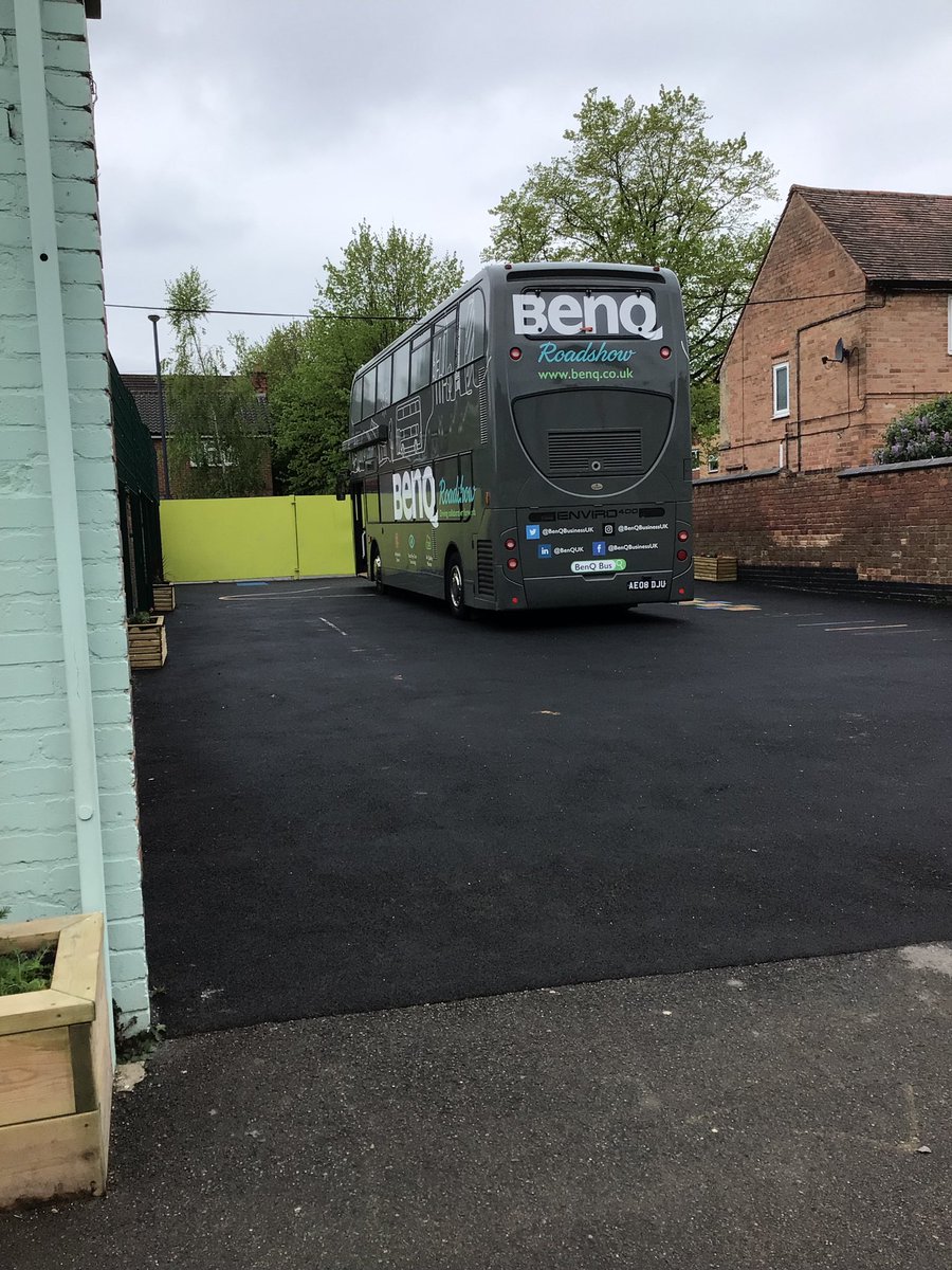 AshwoodYear3's tweet photo. Today we loved spending time on the BenQ bus and getting the opportunity to learn about the technology onboard! #benq #technology #satrust #dreamers https://t.co/LTI0WA8FYB