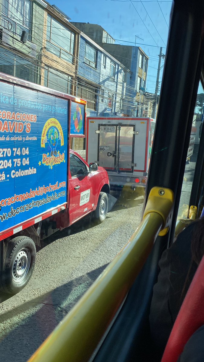 MarceC28's tweet photo. @SectorSalud @SectorMovilidad @felipe_ramir Esto es lo qué pasa cuando no tenemos disponibilidad de usar nuestro carro todos los días, más de 30 min para salir de un barrio en un sitp que se demora más de 15 min en pasar, es el colmo que no piensen en el personal de la salud y que solo nos quiten beneficios https://t.co/vkvMnrfNRL
