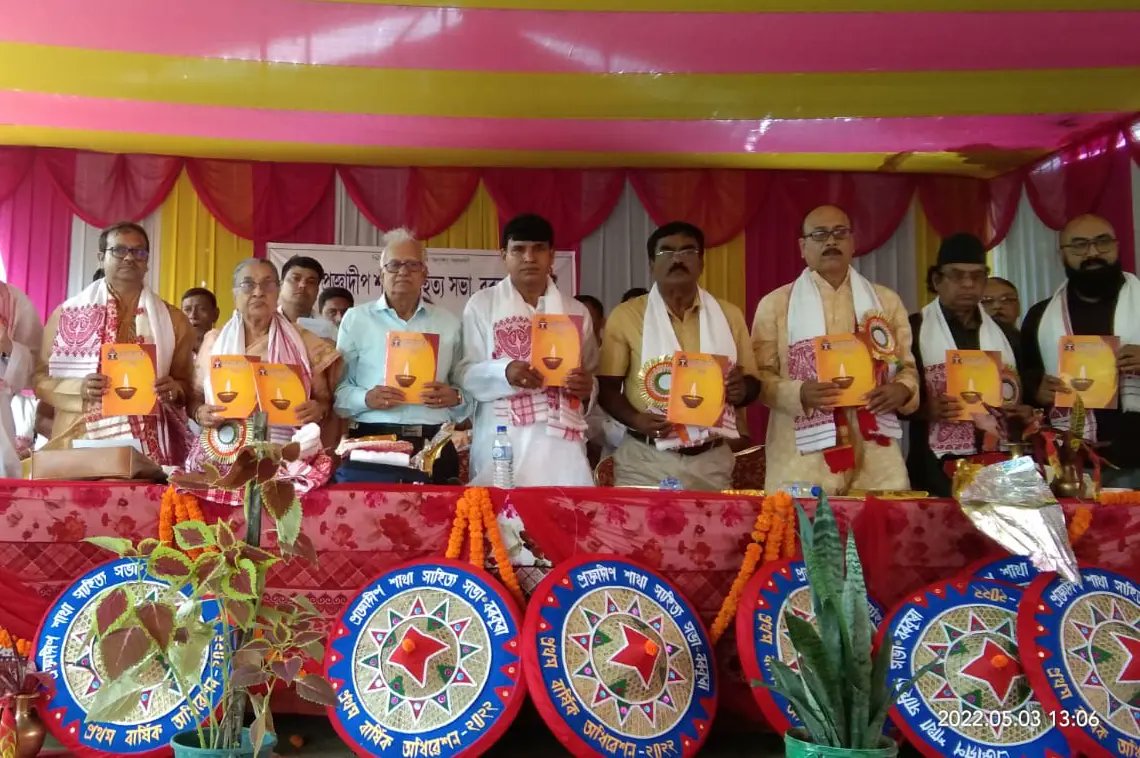 mriganka_dr's tweet photo. 1st #convocation of #pragyadeep branch of Assam #sahityasabha concludes with inaugeration of its #booklet by Srimati @Mrinalinidevi ma'am @BJP4India @BJP4Assam @BJP4NALBARI https://t.co/Xc8zzJH6d9
