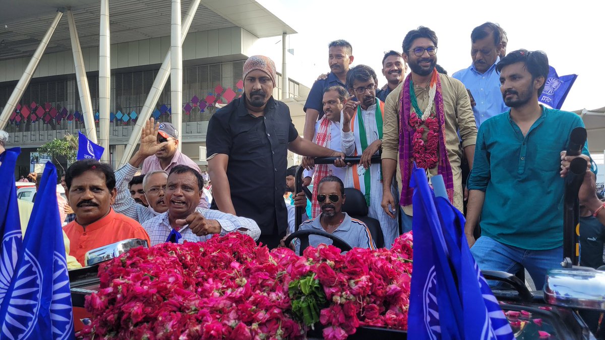 Jignesh Mevani tweet media