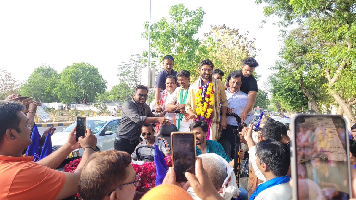 Jignesh Mevani tweet media