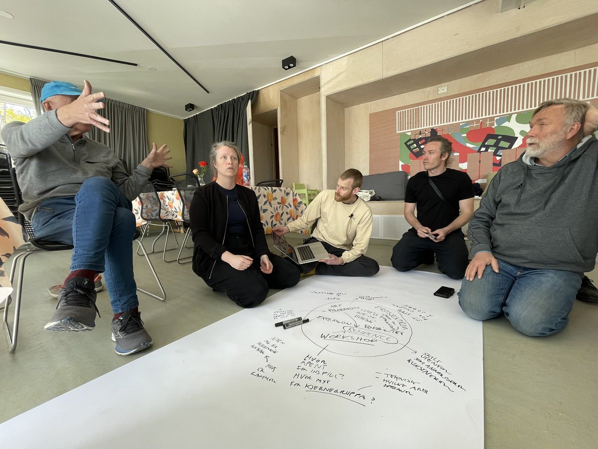 kadowaki_kozo's tweet image. ワークショップ。住民と行政とアーティストと建築家が完全にフラットに議論できるのすばらしいな。 #vba2021jp