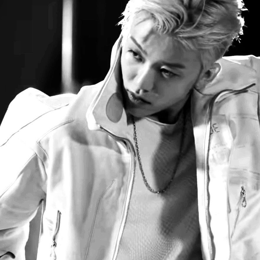 ✦ gift away  
rt for  followers 
             10,000 c 1 per
random   5 may 8 pm
เลือกของได้ทุกอย่างในแอคครับ