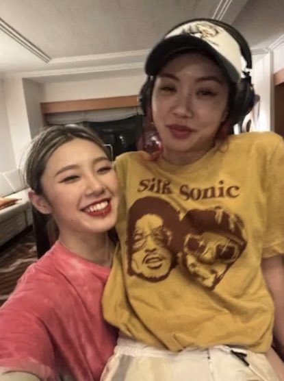 hithere_rosie's tweet photo. กิจองเกินปุยมุ้ยยยย 💗 

- สั่งรูมเซอวิสมาดินเนอร์กันสองคน 
- นั่งตักเล่นกัน 
- แปรงฟันด้วยกันก่อนนอน 
- เซลฟี่หน้ากระจกกันหวาน ๆ 

มุแง้น่ารักมากกกกกก ๆ 😭😭 https://t.co/HNnHy7DLWe