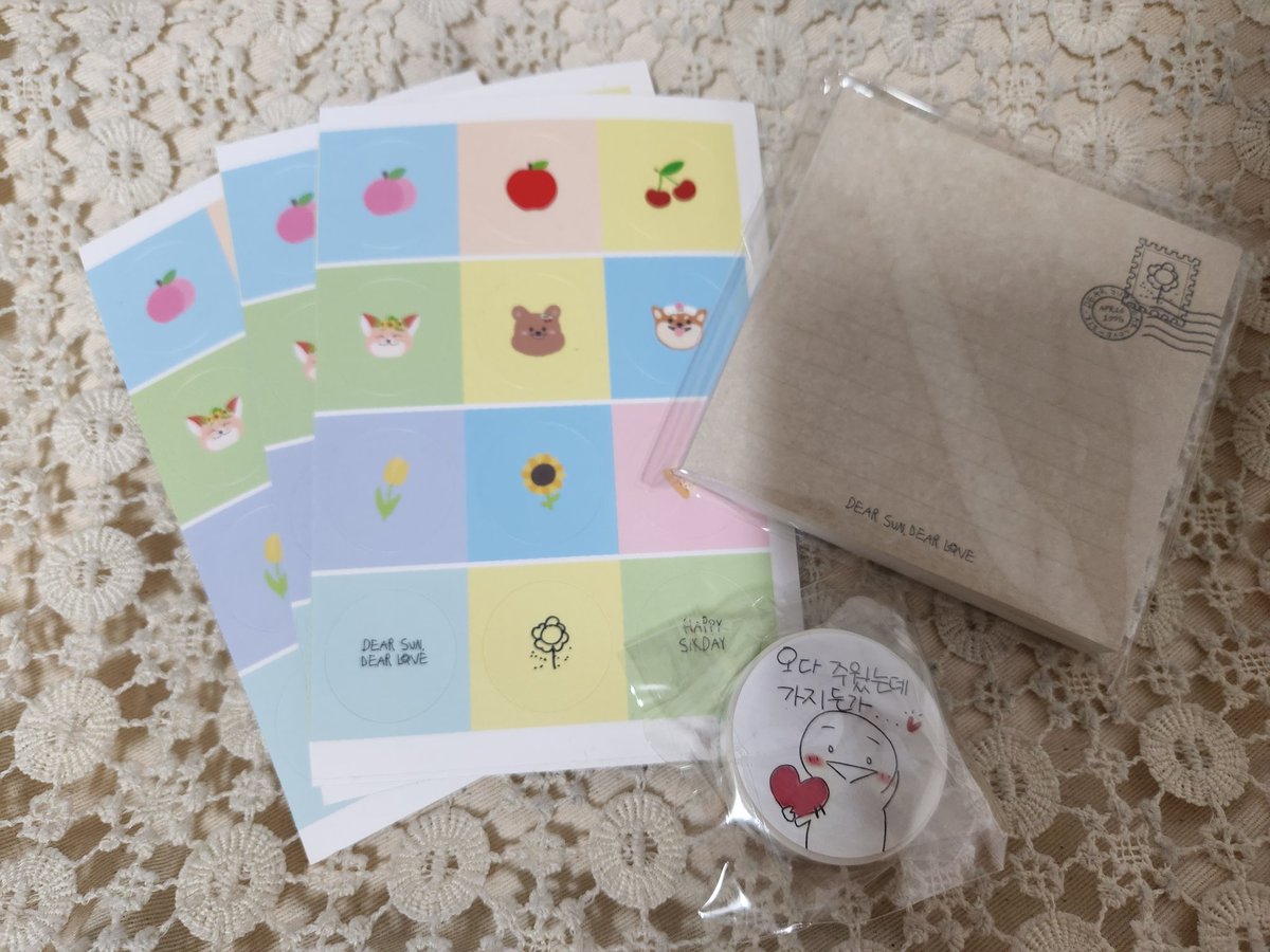 오마이갓.. 오마이갓...! 세상에 이렇게 긔여운걸 주셨다고요 피곤하다고 미뤄둔 강피치 손 들어 뺨 내려쳐 으웅우우ㅜ웅ㅇ 승식이가 가득한 스티커에 일코용으로도 쓰기 좋은 떡메에 피치 생에 첫 마테가 되어준 #핵기염 #졸라섹시해 마테🤩🤩 유용하게 잘 쓰겟습니다 곰아어요❤️❤️
<a href="/dearsundearlove/">𝘿𝙚𝙖𝙧 𝙎𝙪𝙣 𝘿𝙚𝙖𝙧 𝙇𝙤𝙫𝙚</a>