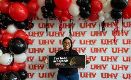 stgroyals's tweet photo. 👑 CONGRATULATIONS JORDYN - ROYALS ’22 SENIOR! https://t.co/WYITyzS38d  Our Royal seniors are on 🔥 taking the next step in their educational/career journey! 

🎉 Celebrate with our Royal community as Jordyn, ✍️ signed &amp; committed to continue her academic career at UH-Victoria! https://t.co/ptDbkJTUUh
