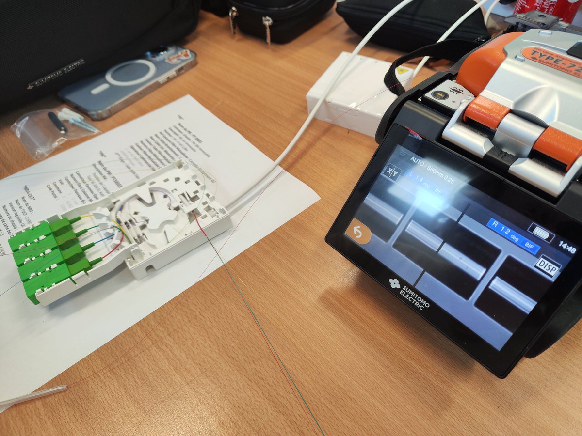 #Formation en cours sur le raccordement #FTTH pour nos techniciens #Orange de l'#UISO. <a href="/benoit__robert/">Benoît Robert</a> <a href="/LabrousseAntoin/">Labrousse Antoine</a>