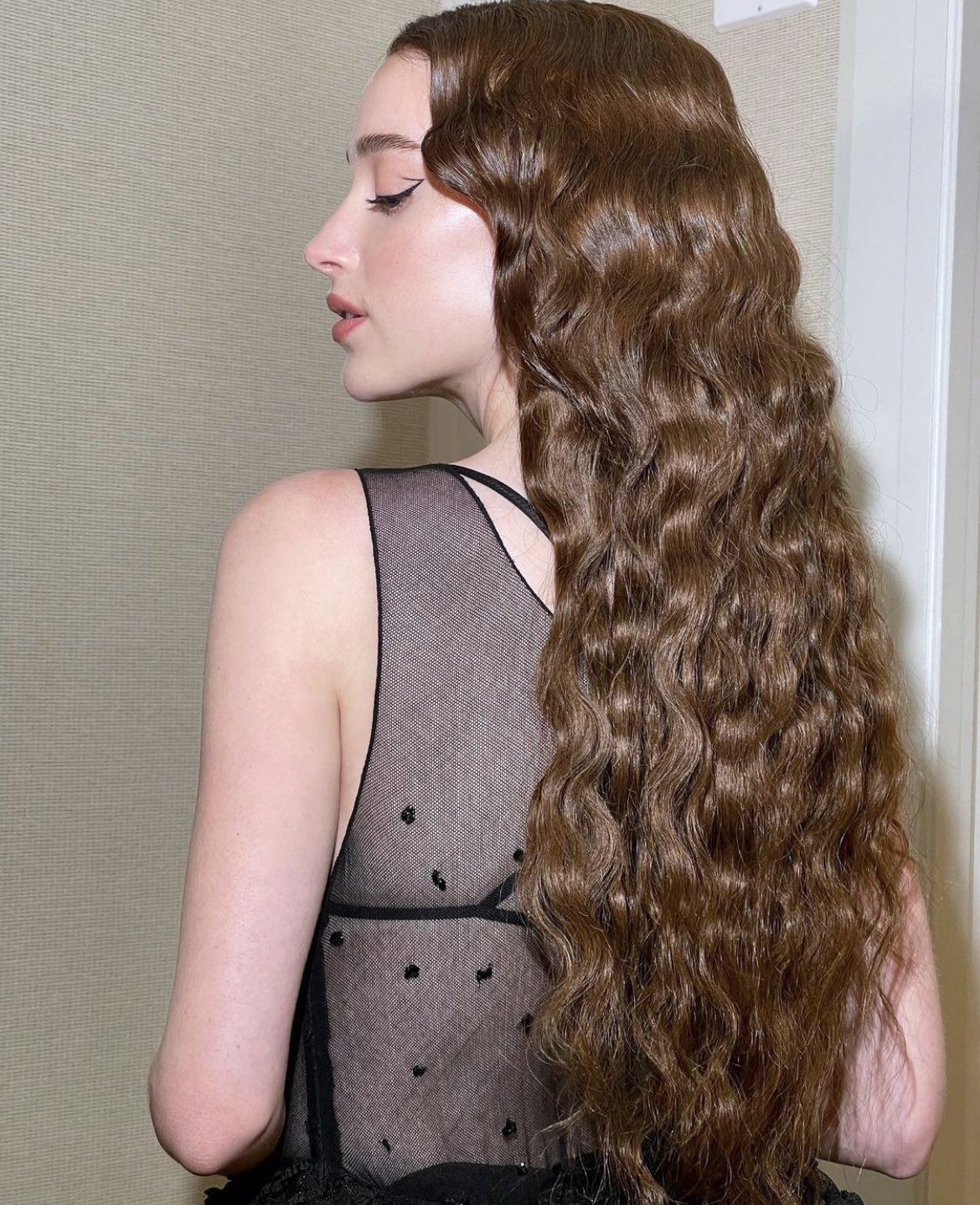 Phoebe Dynevor's new brunette hair the Met Gala 2022
