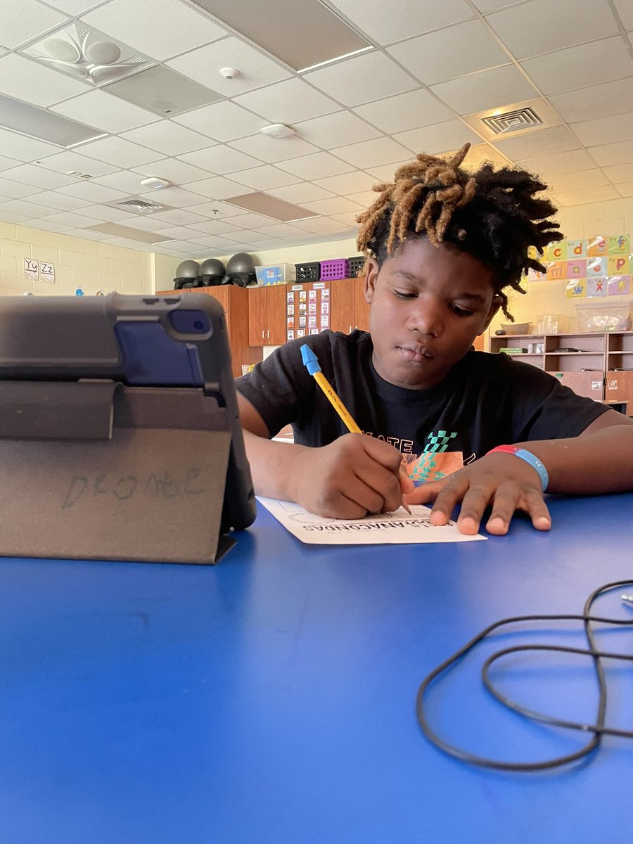 Mrs_BGunter's tweet photo. We’ve got some animal scientists in second grade this week! Students are learning all about the rain forest and animals that live there. We learned so many new things about animals in the rainforest and can’t wait to learn more! #lexcs #cees #learngrowlead https://t.co/vLevtsHtu8