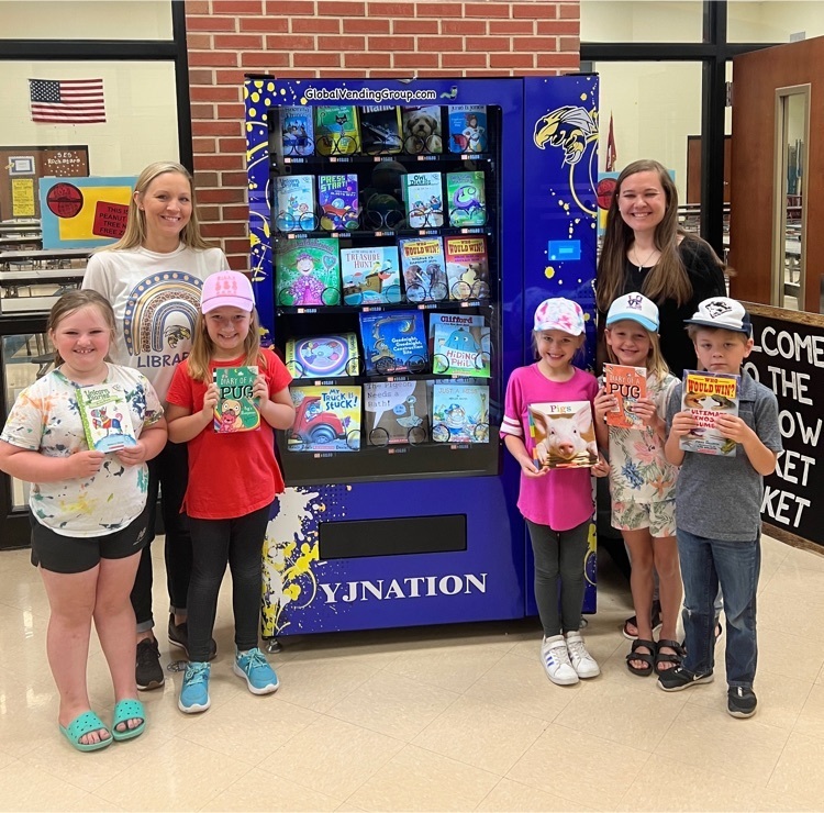 SheridanSES's tweet photo. Sheridan Elementary Students got a big surprise on Monday from the PTO, Mrs. Allen, and Mrs. Bohler! Students got to watch via “Zoom” from their classrooms for the big reveal of the new book vending machine! #lovelearngrow #RISEArkansas https://t.co/1lfYXok4qM