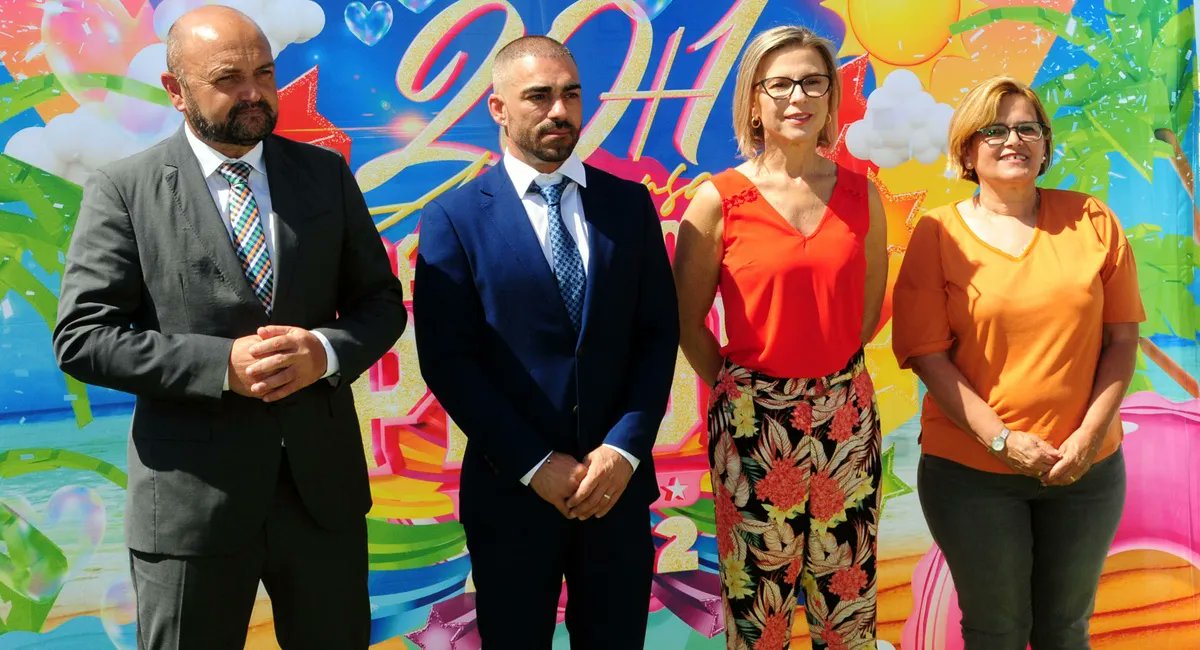 AytoSBT's tweet photo. La alcadesa de San Bartolomé de Tirajana, Conchi Narváez, presenta una nueva edición del Maspalomas Pride 2022, tras dos años sin poder celebrarse

Narváez: “Después de dos años de suspensión, retomamos el evento más exclusivo e...

Más info: https://t.co/lDUuZ4UwIF https://t.co/WsvaYoRvDD