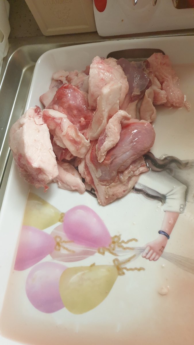 rano7557's tweet photo. @CarrefourSaudi @MajidAlFuttaim اشتريت ٢ كيلو نصها شحم شيء مقزز و اتكررت قبل كدا بس مافي فايظة في مصداقيتكم، الشراء online كله غش في غش ،حتى الفواكة ترسلوها متعفنة فين وزارة التجارة عنكم ؟! https://t.co/XOhsYYv4BK