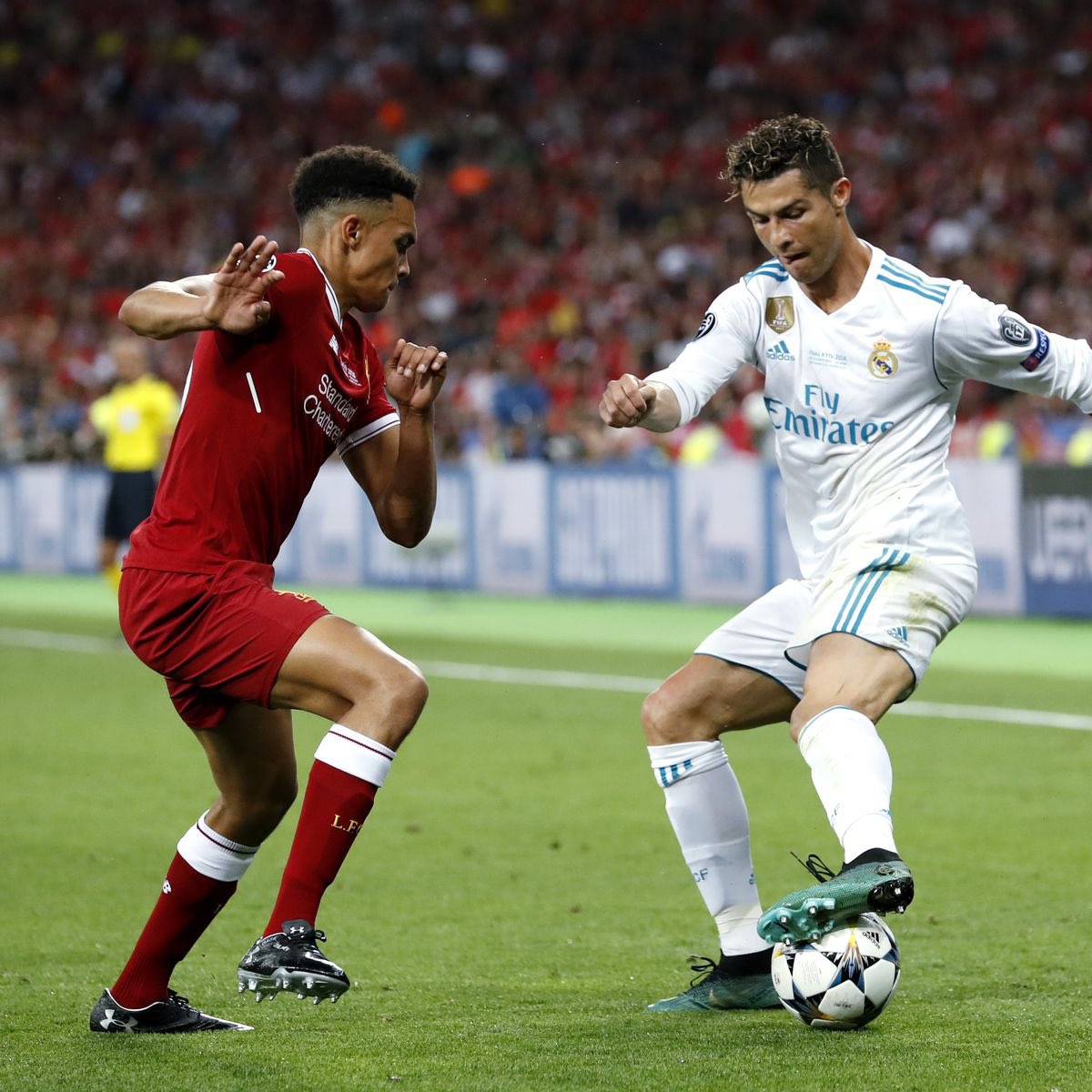 anfieldforge's tweet photo. Just a friendly reminder that Trent made noodle hair Ronaldo switch wings in the 2018 ucl final. Levels https://t.co/lnAlqdtdoH