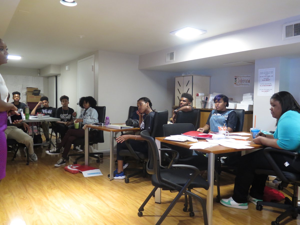 gsfhscdc's tweet photo. Happy Tuesday! GSF cohort 2016-2017 students participate in college prep class. #GSF #CollegeTuesdays #Alumni https://t.co/lRnkIIzMI3
