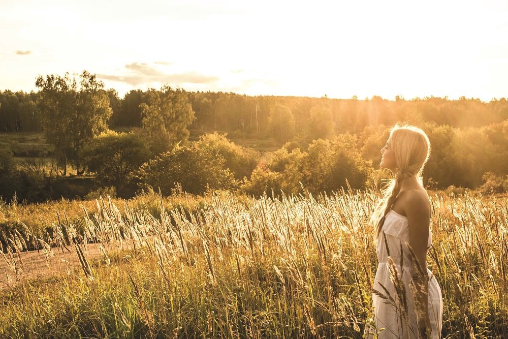 NLmagazine's tweet photo. Do you suffer from #hayfever? 

Expert Max Wiseberg, founder of @HayMaxbalm, shares his top tips on how to help ease symptoms, holistically 👉 https://t.co/vE1W9AokhQ 

#pollen #pollenprotection #hayfeverhelp #natural 
#hayfever https://t.co/B9jKgbABAp