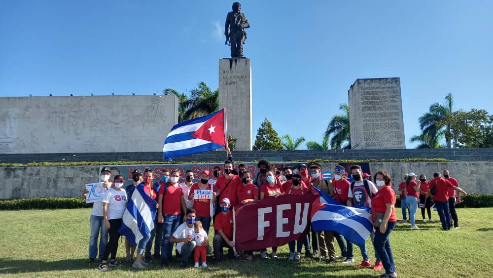 Amanece <a href="/SocialesUCLV/">Facultad de Ciencias Sociales UCLV</a> vestida de joven, de compromiso, de vanguardia y de ♥️ #Ahora acto de incorporación de los estudiantes de 1er año a la <a href="/FeuCuba/">FEU de Cuba</a> a la <a href="/FEU_UCLV/">FEU UCLV</a> 
Por la mañana los actos en la noche la fiesta 🎸🎉 
#VamosConTodo