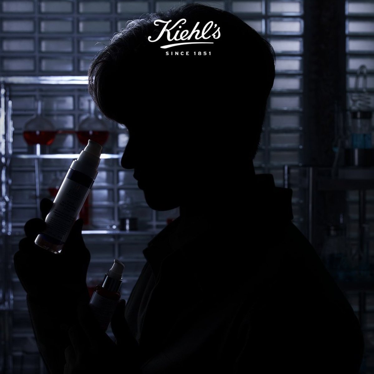 KiehlsTH's tweet photo. เตรียมตัวให้พร้อม เพราะหนุ่มคนนี้จะมาเผยความ Young และ Strong ไปกับคีลส์! 💙

#ดับเบิ้ลKiehlsดับเบิ้ลYoung
#วงการผิวดูYoungปังแบบคีลส์
#วงการผิวดูStrongต้องคีลส์ขวดแดง
#KiehlsThailand https://t.co/zxZYtCM6jQ