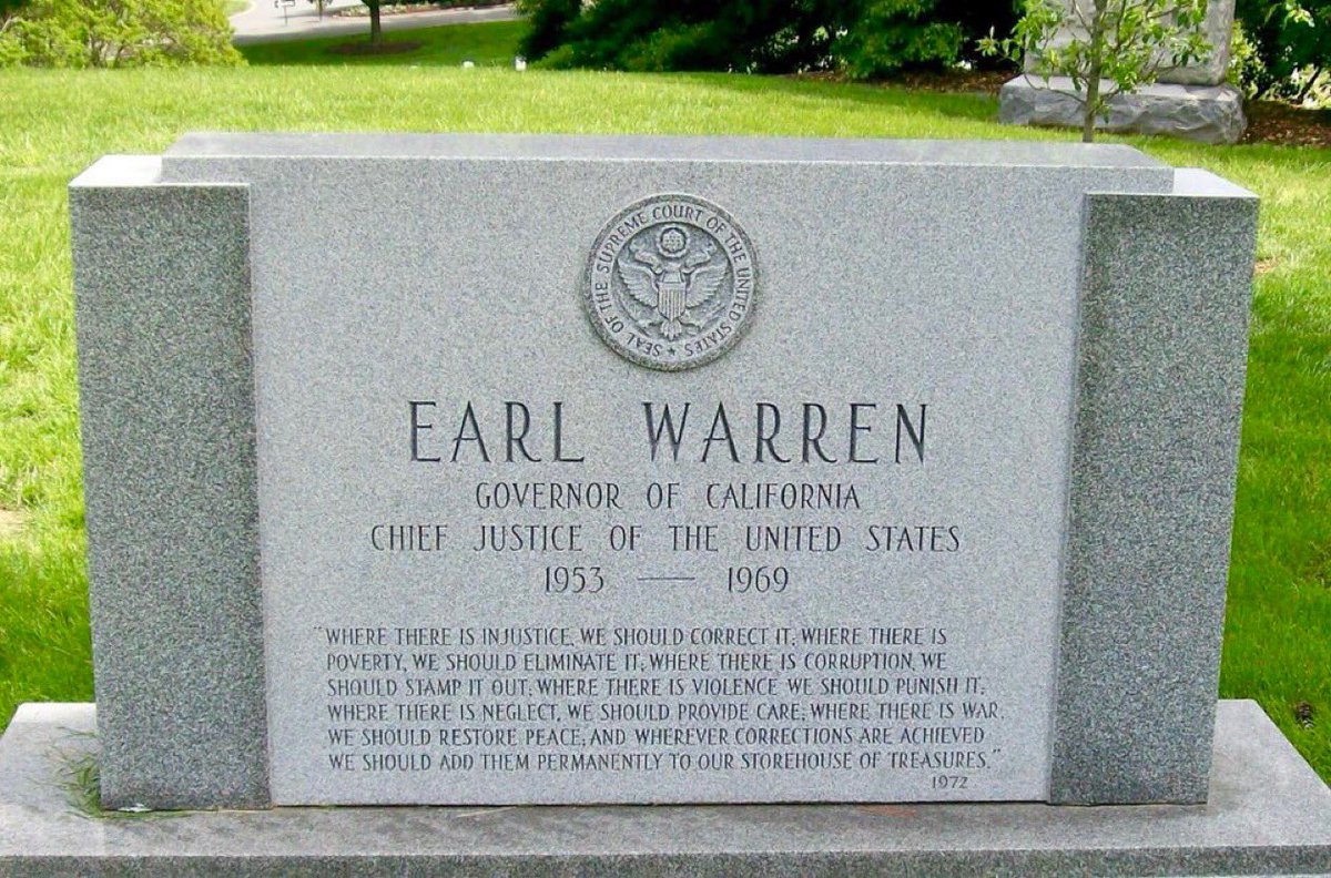 BeschlossDC's tweet photo. Gravestone of Chief Justice Earl Warren (1891-1974), Arlington National Cemetery.  
Warren's epitaph says, “Where There Is Injustice, We Should Correct It." https://t.co/bUe0Tfidah