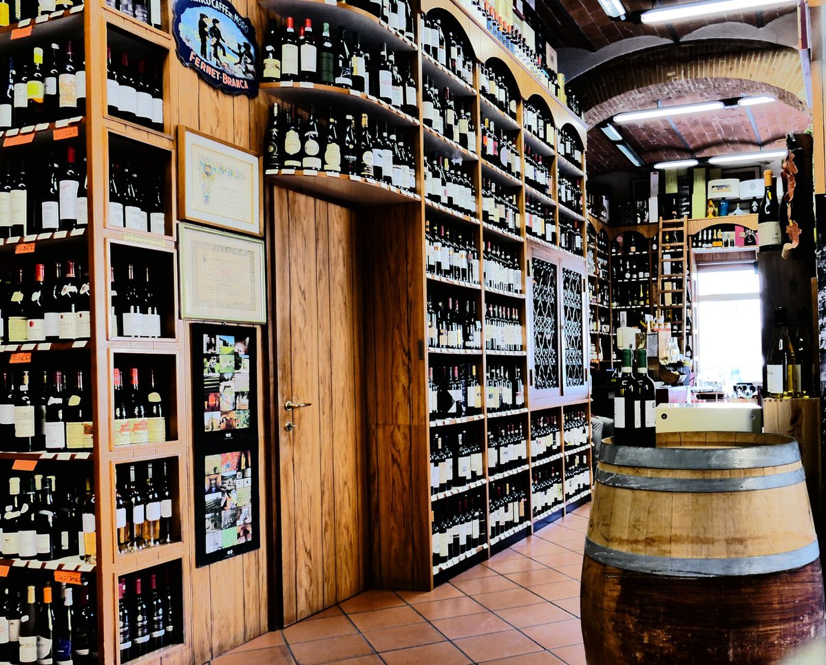 WineNewsIt's tweet photo. La #Bottiglieria #Enoteca #Vignoli di #Firenze è punto di riferimento storico per gli appassionati del capoluogo toscano. L’offerta dei vini regionali la fa da padrona, ma è ottima la proposta del resto della produzione nazionale, https://t.co/hMub4H8mEe https://t.co/gty7wksfkp
