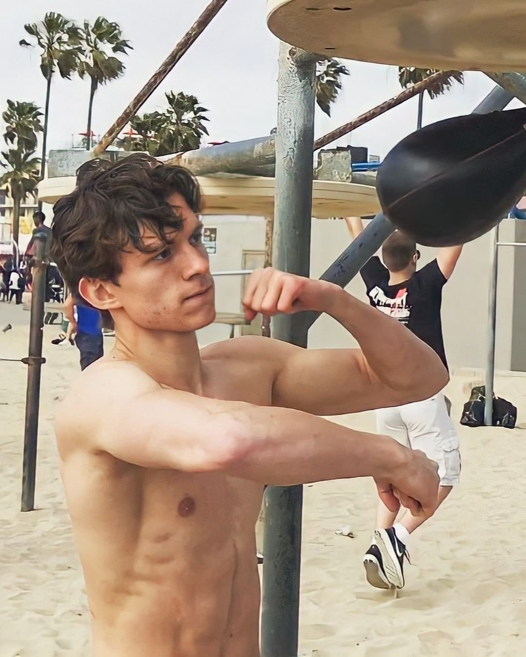 Alfonso On Twitter Tom Holland Training Shirtless Wow 🥵🤤 Y00slgmswz Twitter 