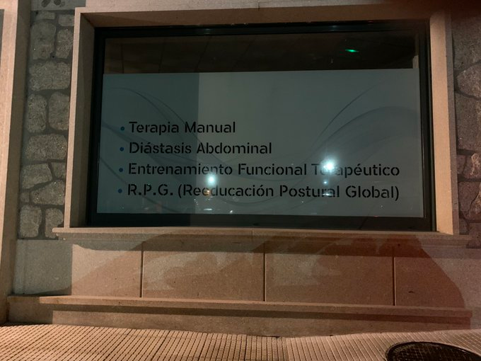 JosemidCastillo's tweet photo. ⚠️"Entrenamiento Funcional terapeútico"⚠️
en Pontevedra (Galicia).
- No, no es una broma. Esto está ocurriendo. 
- Entrenamiento es competencia #CAFYD
- Da vergüenza ajena leer esto en una clínica de #fisioterapia.
- El profesional del deporte que lo remite ya lo ha denunciado. https://t.co/ZkGt9jqtmF