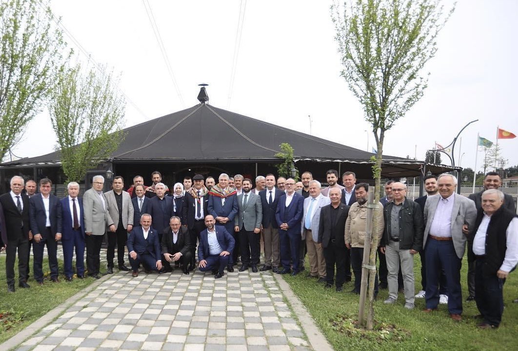 Kaanyigitt's tweet photo. Sakarya Yerel Kültür Derneği’mizin bayramlaşma programına katıldık. https://t.co/7bFzwF41k0