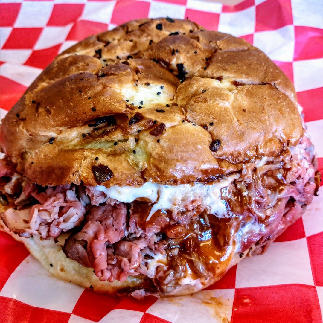RT @RegionalUSFood: Roast beef sandwich “three-way” (North Shore, MA) https://t.co/hfzn68TmOy