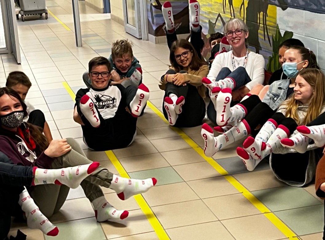 Students from Ecole Catholique Saint-Dominique-Savio rock the #CopSox911 after an interactive session on internet safety &amp; social media awareness. Working in partnership with youth to promote safe choices. <a href="/ChiefAmbroseOSP/">ChiefAmbroseOSPS</a> <a href="/JFluneyOSPS/">InspectorFluney OSPS</a> @Insp_DBishop <a href="/OSPApres/">James Boyle</a> <a href="/OfficerTremblay/">Cst. Tremblay#178</a>