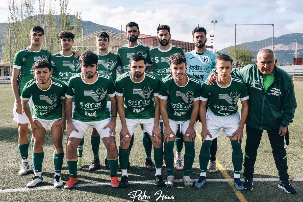 Hay futuro en <a href="/TheGreenbulls/">The Greenbulls</a>.
11 inicial con 7 jugadores seniors de primer  año, 1 jugador de 2º Año y 1 juvenil.
Bendita juventud 💚⚽
Foto: @_pedrojesus22