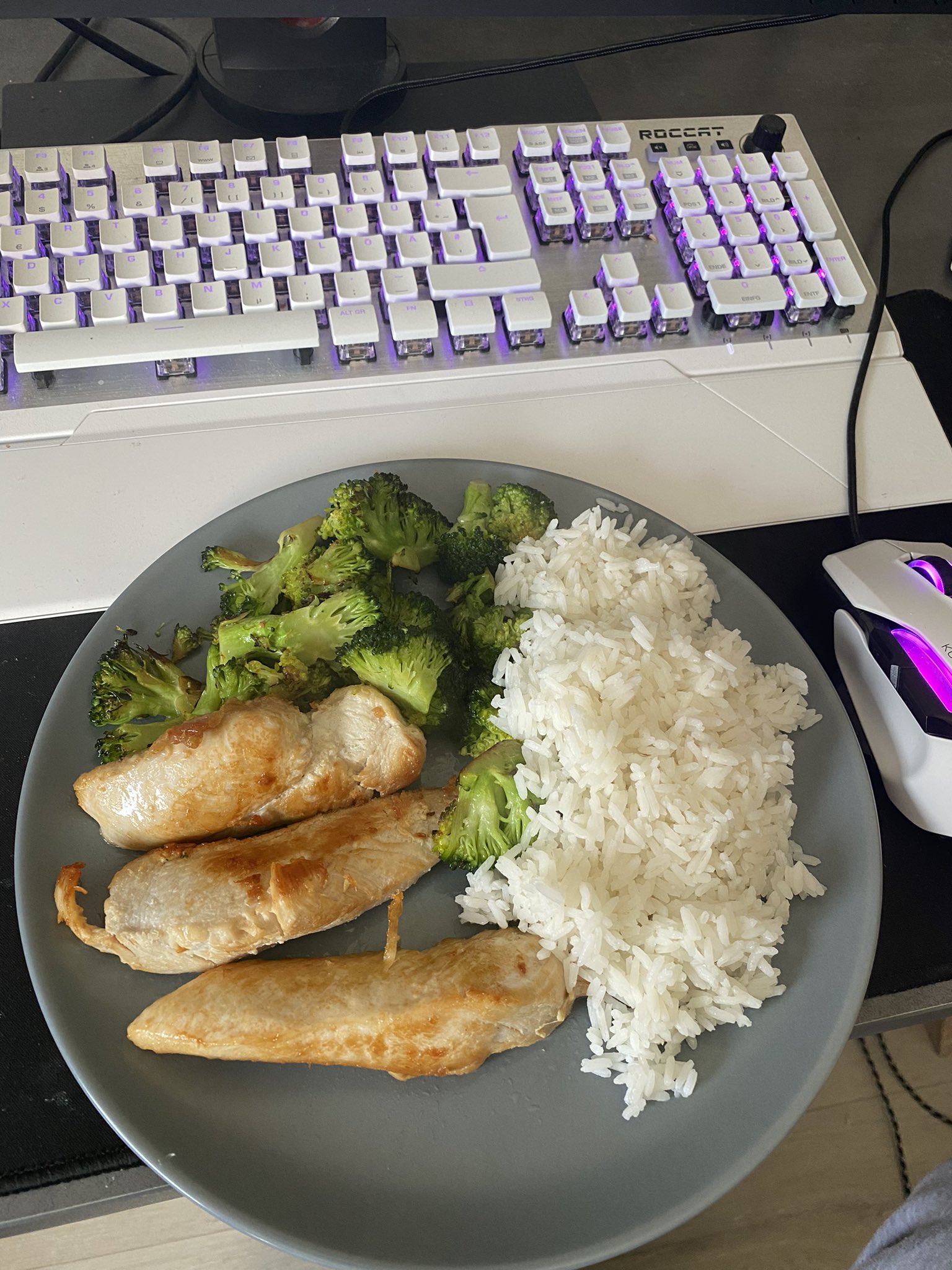 Timo (TimoX08) / Twitter