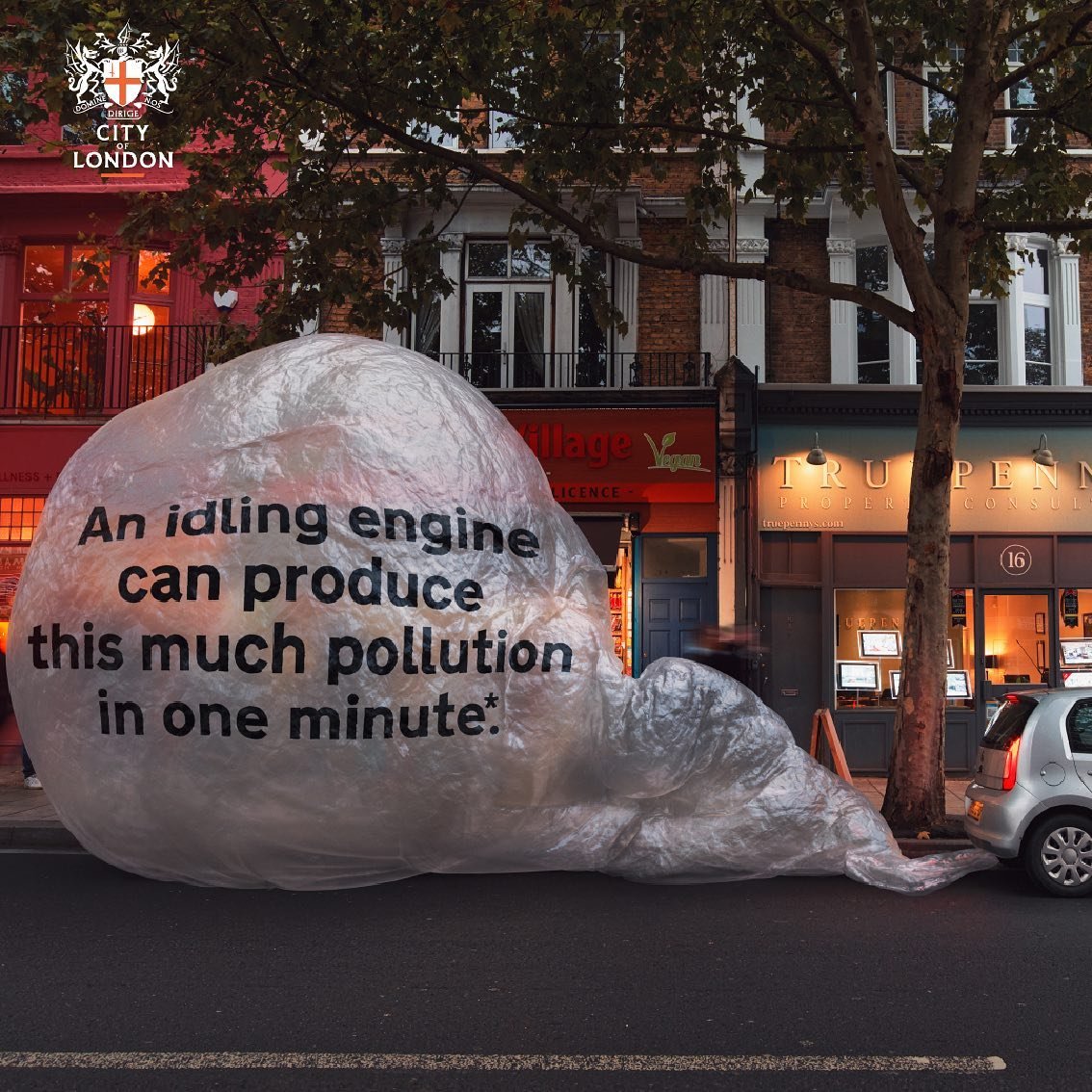 Er zijn veel dingen die we wel weten, maar niet voélen. Door ze zichtbaar en soms zelfs shockerend dichtbij te brengen, kan je dat verhelpen. Dit vind ik een hele knappe campagne over luchtvervuiling: